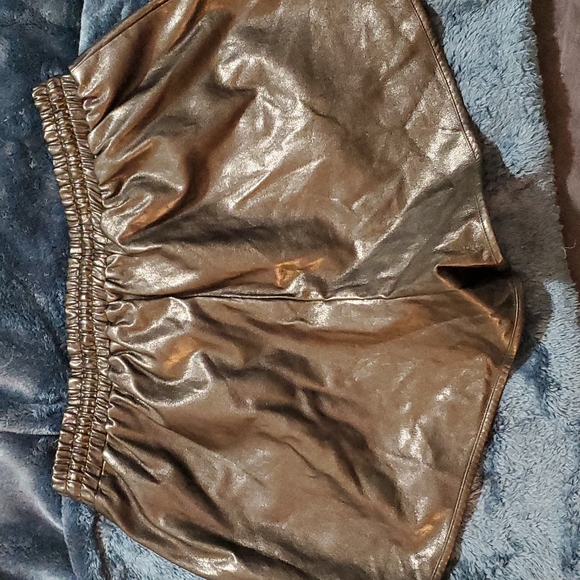 Black Pleather shorts by MARCIANO Beautiful! - Picture 5 of 6